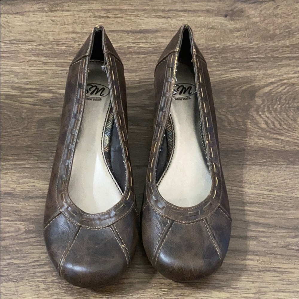 Small wedge dress shoes